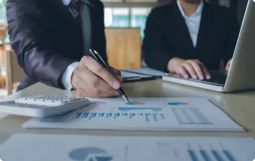 Nearshoring vs. Offshoring: Which Strategy Wins in 2025